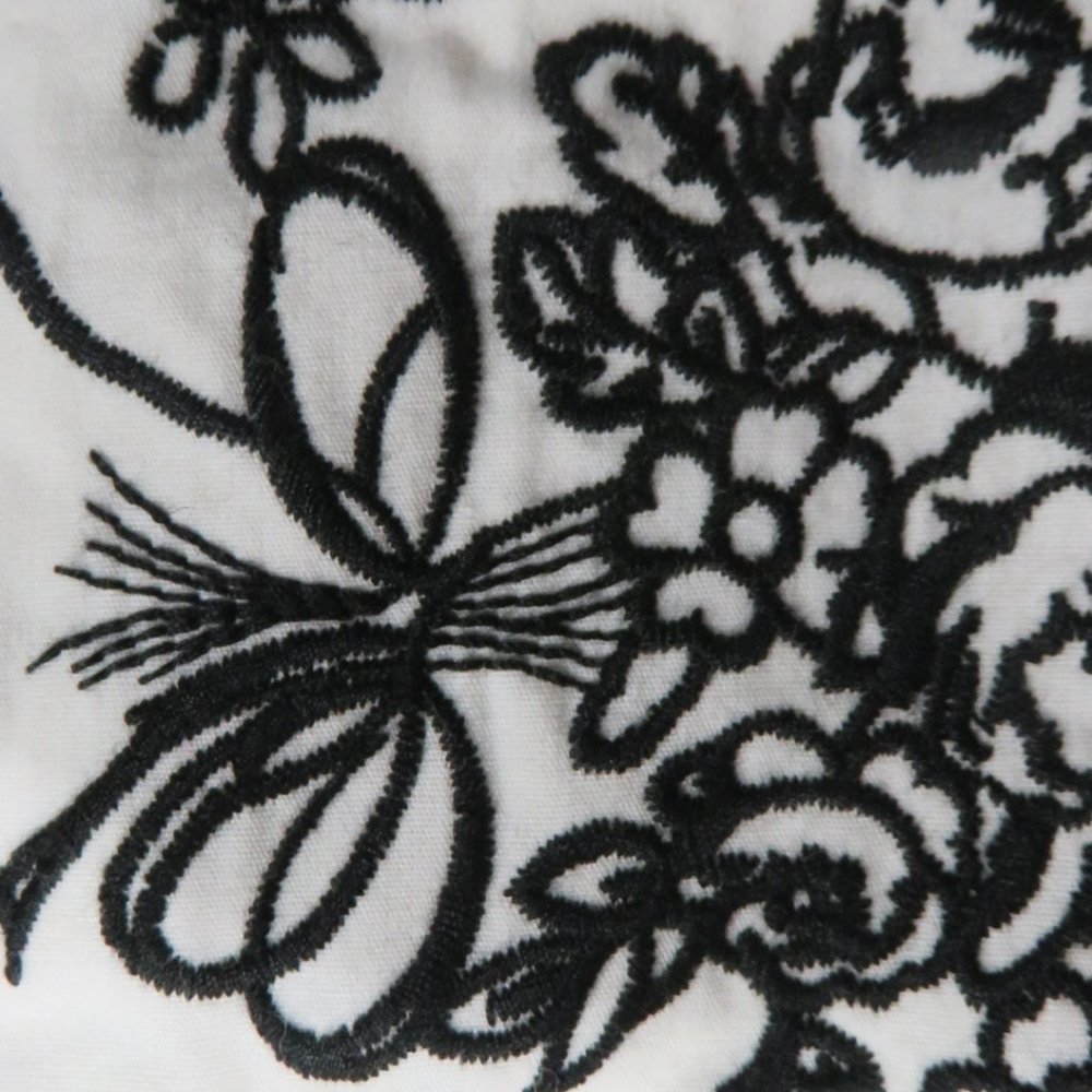 Stunning Betsey Johnson Black Tulle & White Embroidered Strapless Cocktail dress - Picture 13 of 14